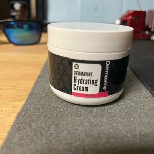 Huge sale now! Dermavine Hydrating Cream: a great cream to enhance your skin!